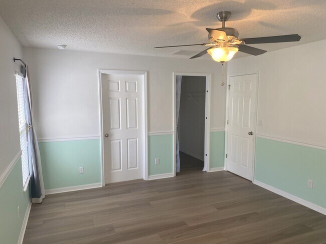 Building Photo - Beautiful Home Located In Tavares