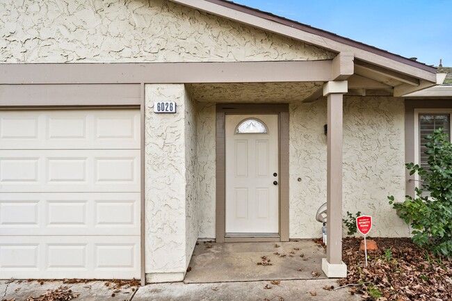 Building Photo - AVAILABLE NOW - CITRUS HEIGHTS 3 BEDROOM 2...