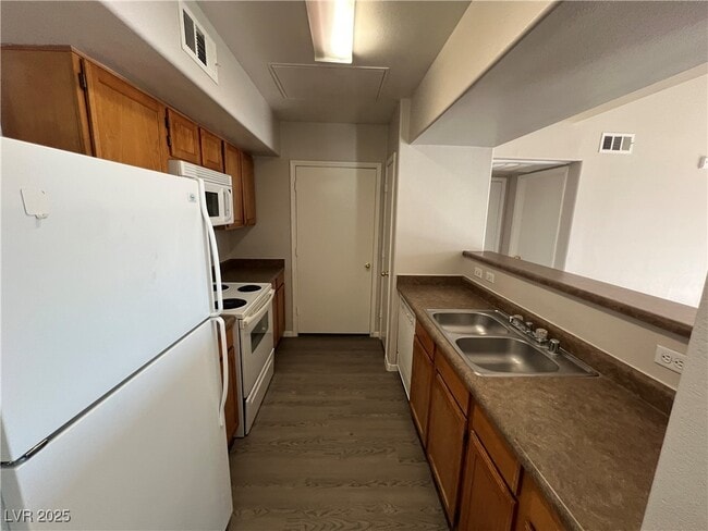 Building Photo - 7255 W Sunset Rd