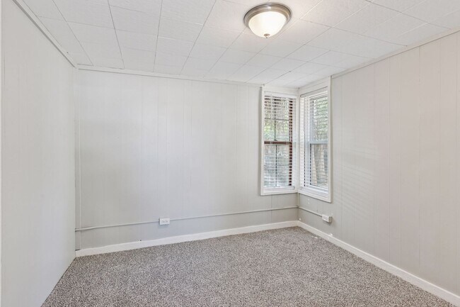 Building Photo - 3754 S Delaware St