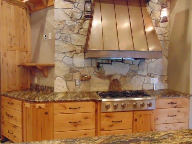 Building Photo - Majestic 3 Bed Mid MO Ranch!