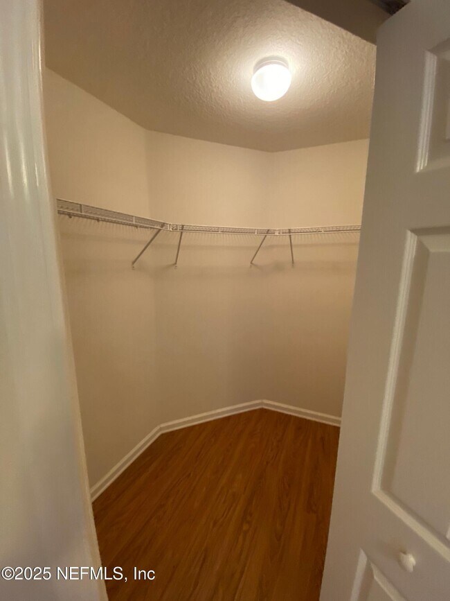 Building Photo - 1800 Green Springs Cir