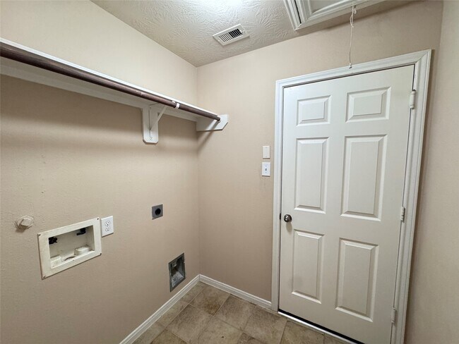 Building Photo - 25210 Ginger Ranch Dr