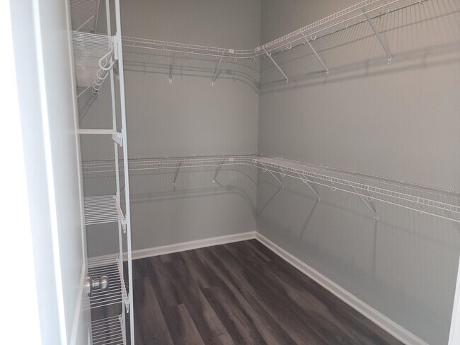 Building Photo - 5527 Redleaf Rose Dr