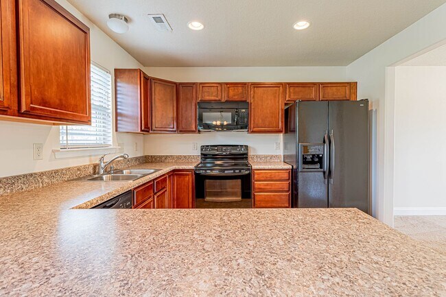 Building Photo - Home with Gorgeous Mountain Views!