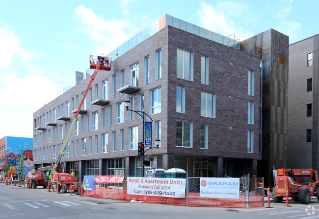 Primary Photo - 350 East Locust