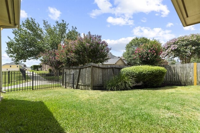 Building Photo - 521 Ironwood Forest Dr