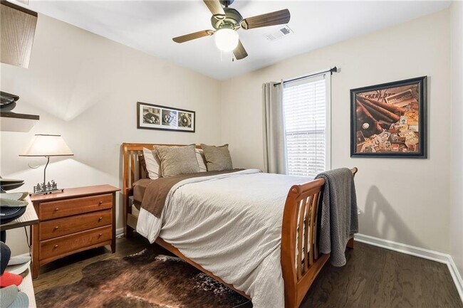 Building Photo - 5960 River Ridge Ln