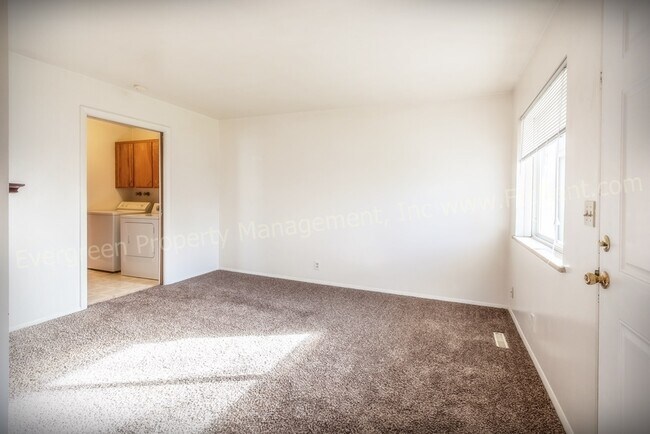 Building Photo - 309 N Shields St