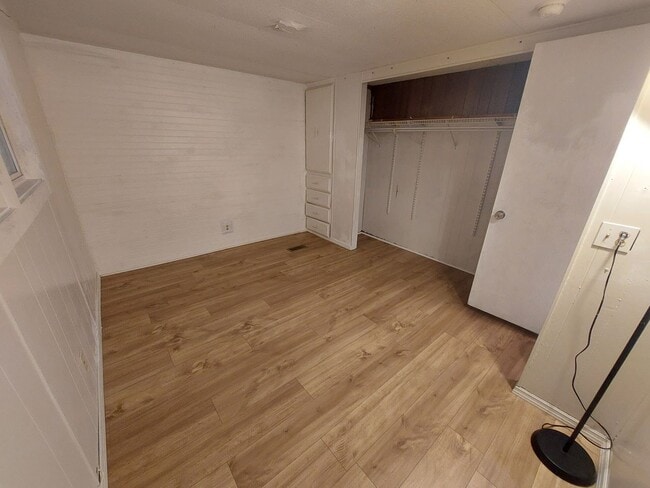 Building Photo - 55+ Community Home in Saralake Estates – 2 Bed / 2 Bath