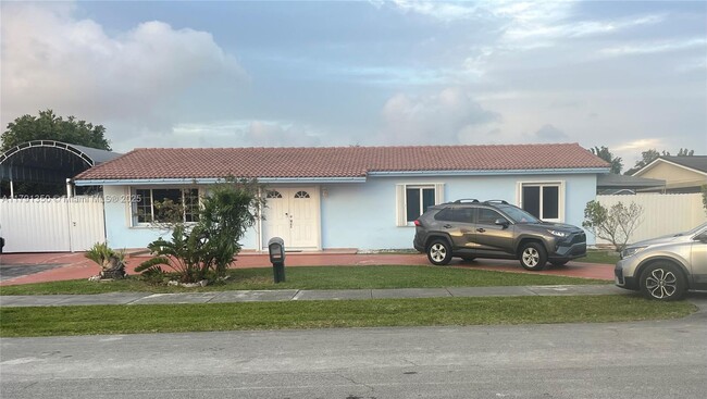 Building Photo - 3325 Village Green Dr