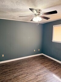 Building Photo - 848 Gore Rd