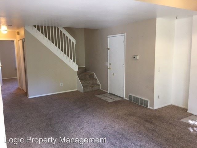 Primary Photo - 435 E Creekside Cir