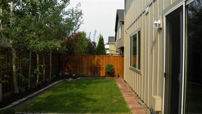 Building Photo - 2867 NE Sedalia Loop