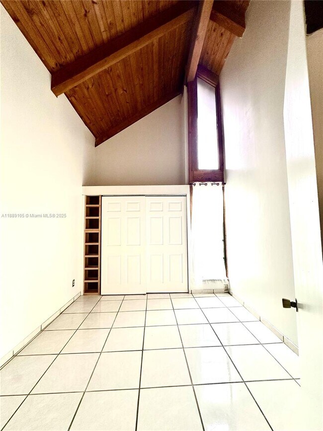Building Photo - 497 N University Dr