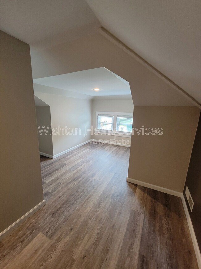 Building Photo - 333 W Murray St