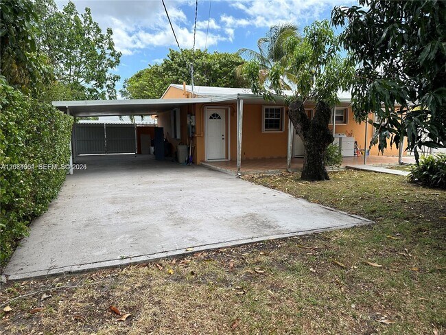 Building Photo - 10500 NW 28th Ct