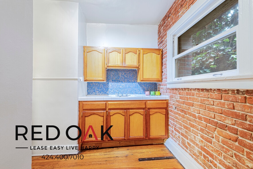 Building Photo - 532 S Coronado St