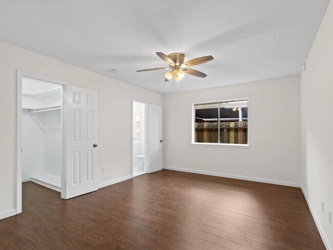 Building Photo - 2001 Briar Ln