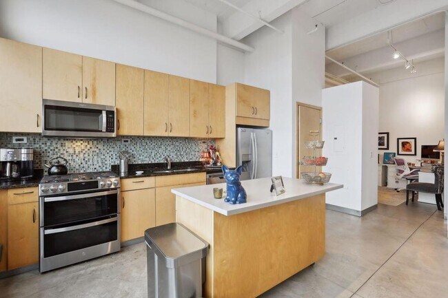 Building Photo - 700 N Washington Ave