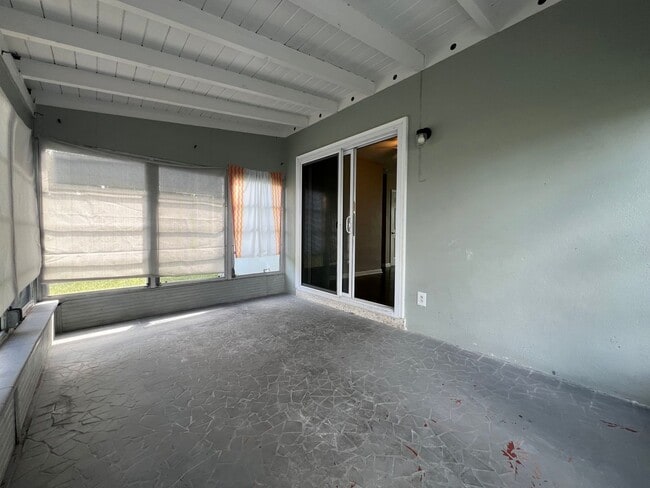 Building Photo - $1,295 ** Annual Lease ** 2 Bedroom / 1 Bath * Single Family ** Port Charlotte ** Canal