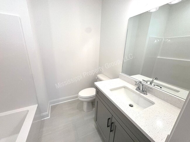 Building Photo - 3BR/3.5BA Stand Alone House in South Grove