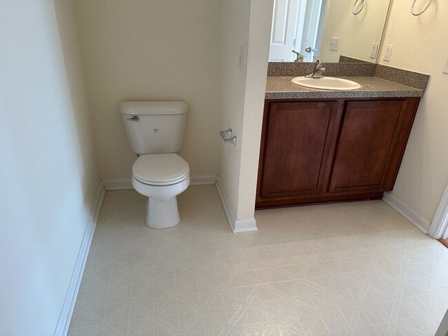 Building Photo - 10 Evergreen Oak Dr