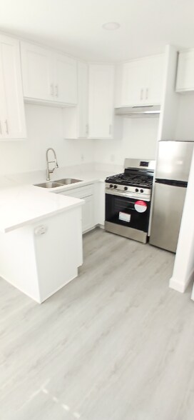 Building Photo - 657 Carefree Dr