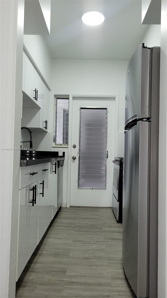 Building Photo - 2101 Normandy Dr