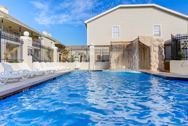 Building Photo - 14814 Perthshire Rd