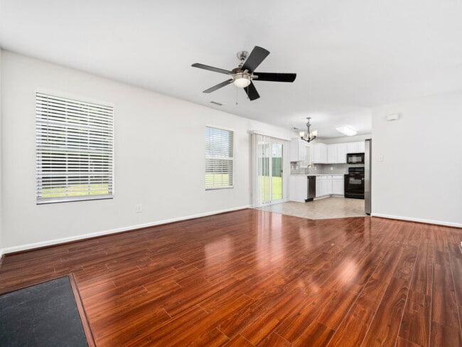 Building Photo - Spacious and Move-In Ready Home! - Fenced Yard!