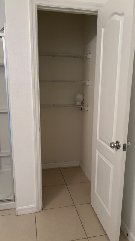 Building Photo - 136 Tray Cir