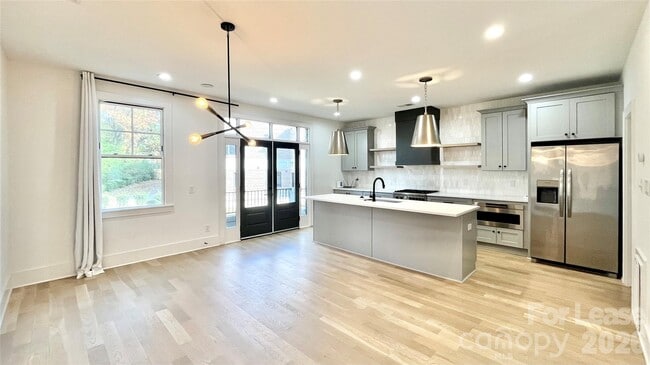 Building Photo - 610 West Blvd