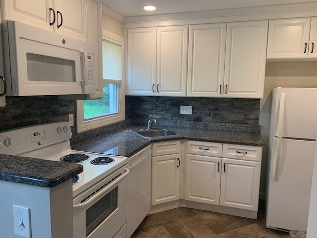 Building Photo - 24 Hobart Ln