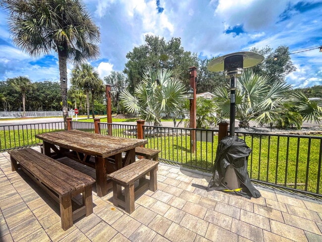 Building Photo - "Charming 2-Bedroom Retreat in River Ranch...