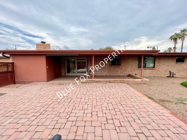 Building Photo - 729 N Alamo Ave