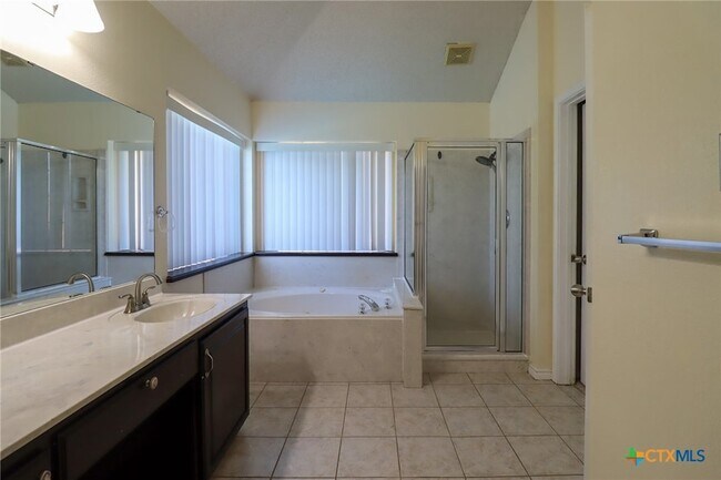 Building Photo - 608 Totem Trail