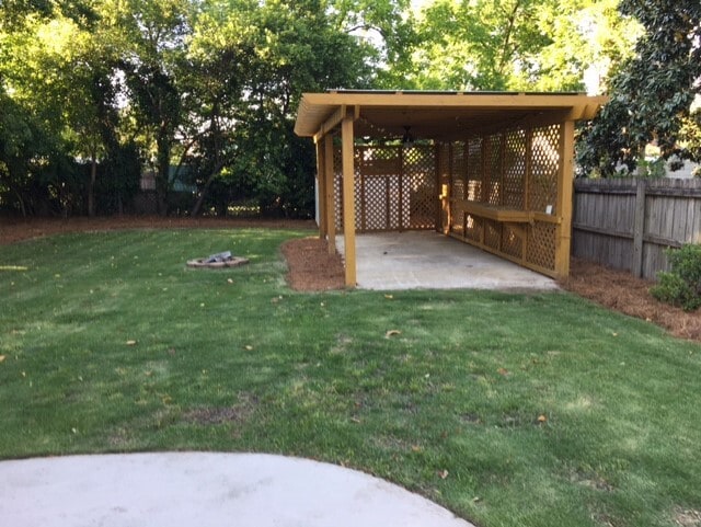 Outdoor pavilion - 1827 Mcdowell St