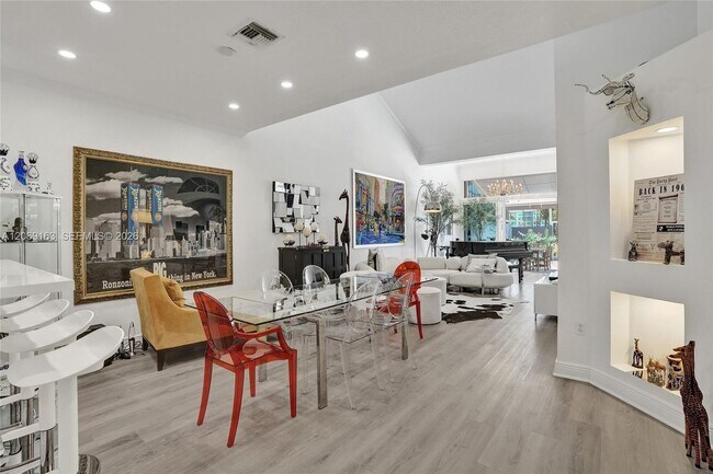 Building Photo - 644 W Palm Aire Dr