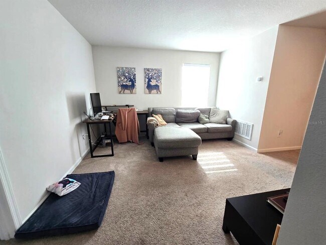 Building Photo - 10682 Old Sycamore Lp