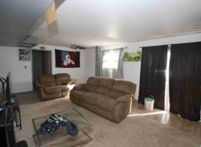 Building Photo - 401 Georgia Pkwy