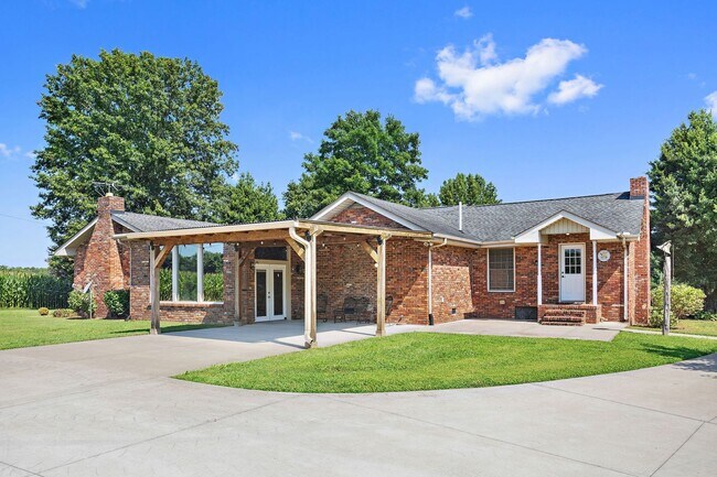 Building Photo - 3595 Martins Chapel Rd