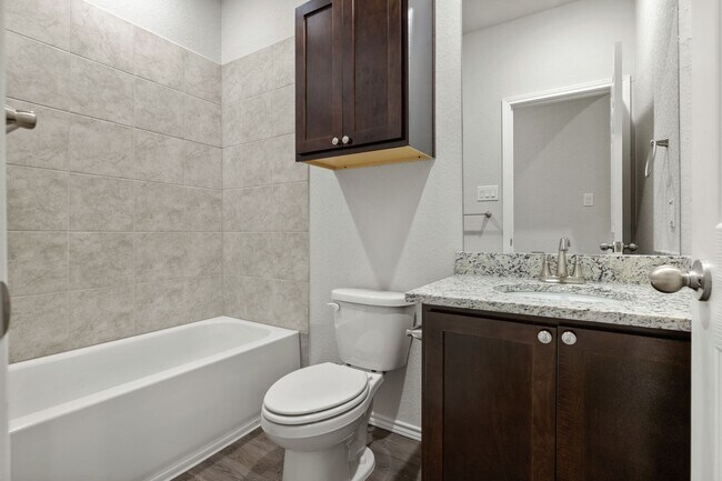 Building Photo - GORGEOUS 3 BEDROOM DUPLEX LOCATED IN CONVE...