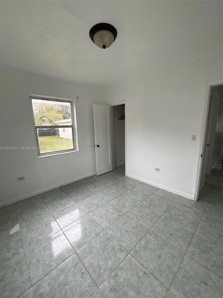 Building Photo - 1160 NE 200th Terrace