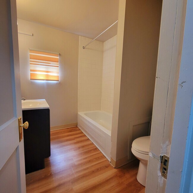 Building Photo - 1620 Beechwood Blvd