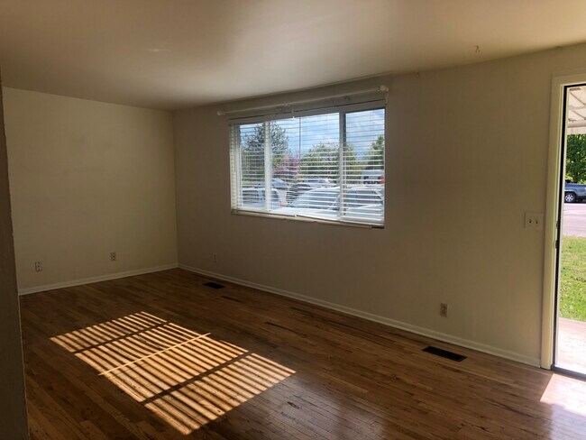 Building Photo - 2305 S 1700 E