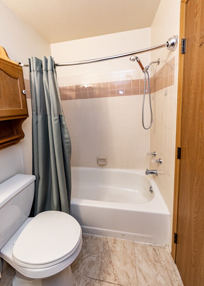 Building Photo - 838 Daffodil St