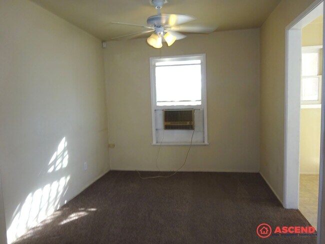 Building Photo - Cute 3 Bedroom Home!