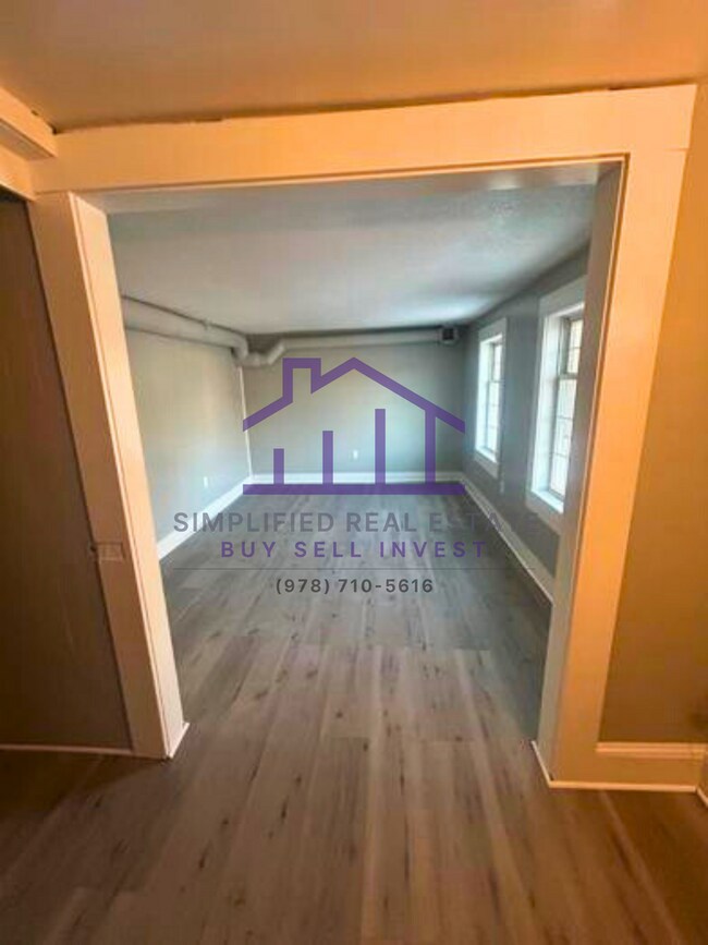 Building Photo - 418 River St