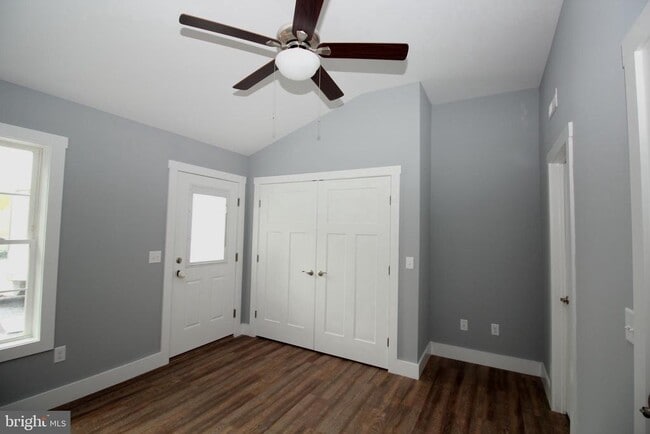 Building Photo - 306 Main St